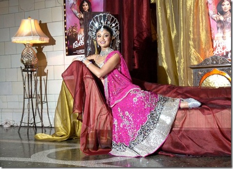 Shilpa Shetty Promotes Mrs Bollywood Photocall Bnfyeg_hUqul