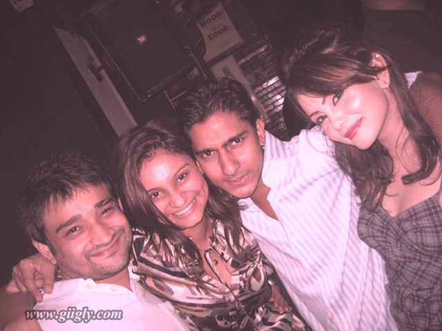 [dimpy-ganguly-private-party-leaked-pictures-13[2].jpg]