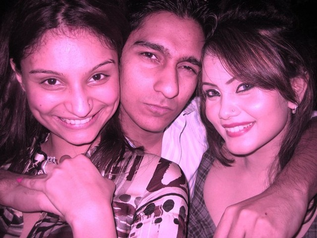 [dimpy-ganguly-private-party-leaked-pictures-23[2].jpg]