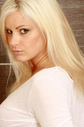 KissaK - Bridget cooling her pussy off in the shower