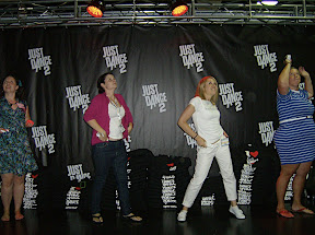 The Lady in White Wins:Yahoo Shine Booth worker wins the Let's Dance Wii Dance Contest. 