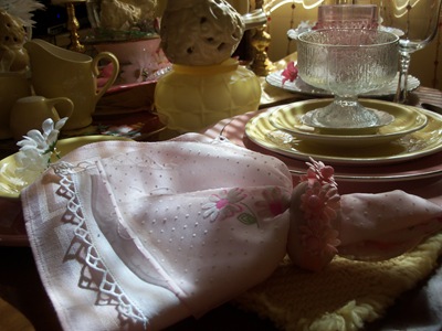 [pinkandyellowtable0382.jpg]