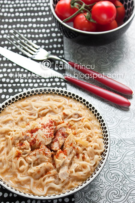 pui cu sos de paprika si smantana