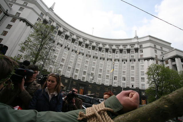 http://lh4.ggpht.com/_JZ_eGIMhYjQ/S9lSF0D_otI/AAAAAAAAAsU/47hs4ktn3-g/s640/raspyatie%2029-04-2010%20065.jpg