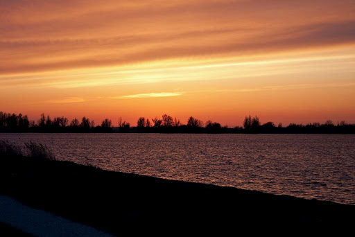 &ndash; Vulkanische zonsondergang Noord-AA Zoetermeer<br />
15-04-2010