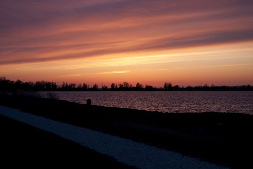  &ndash; Vulkanische zonsondergang Noord-AA Zoetermeer<br />
15-04-2010