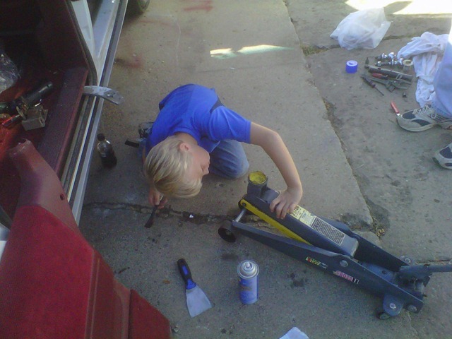 [101610 Kaeden looking to see how that jack works[3].jpg]