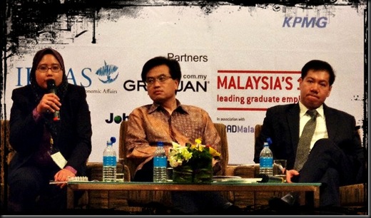 Speaking on the Emerging Opportunities & Challenges of Indoneisa- Irhoan Tanudireja (Left) and Ferry Wong (Right)