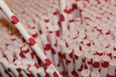 [Paper Straws Hearts Close 3[4].jpg]