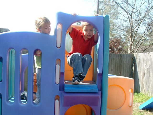 [20100326_ClimbingOnPlayset032.jpg]