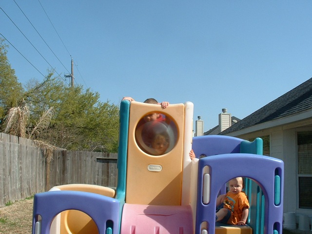 [20100326_ClimbingOnPlayset072.jpg]