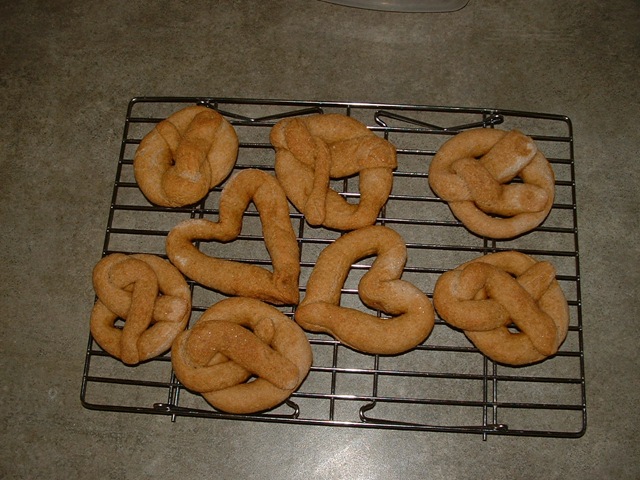 [20091104_MakingPretzels08[3].jpg]
