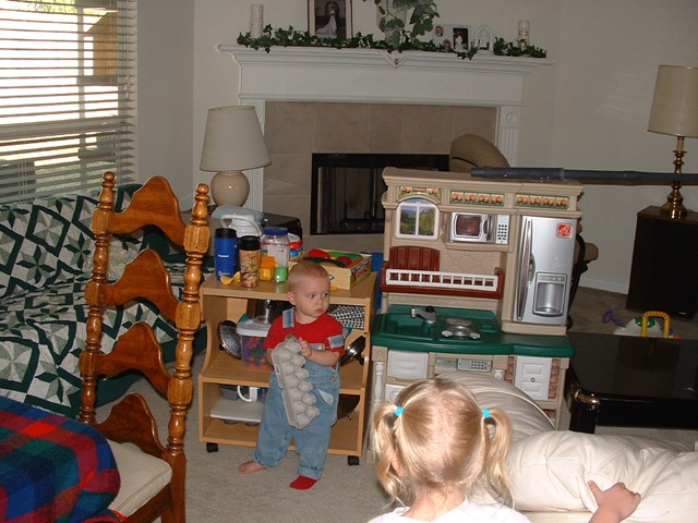 [20091106_PlayingKitchen01[3].jpg]