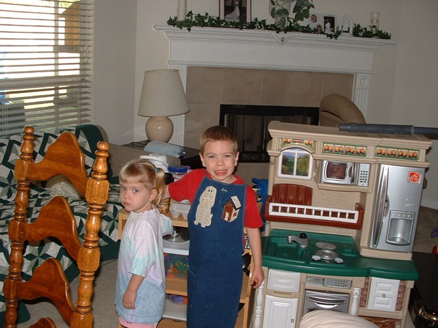 [20091106_PlayingKitchen02[3].jpg]