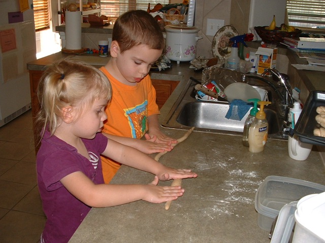 [20091104_MakingPretzels04[3].jpg]