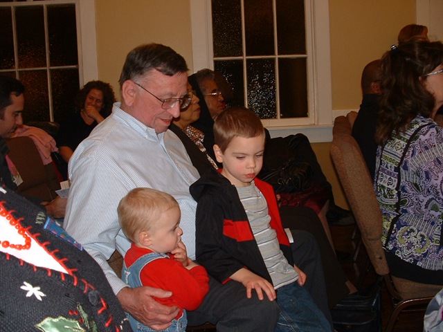 [20091211_GBC_ChristmasProgram08[3].jpg]