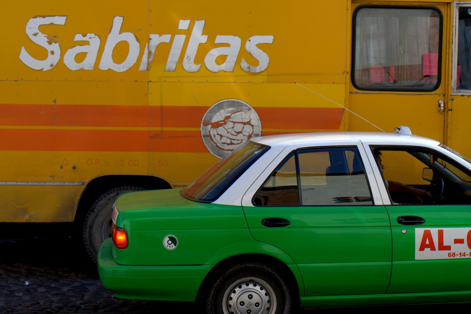 [IMG_2033 Yellow truck and green taxi in San Miguel[11].jpg]