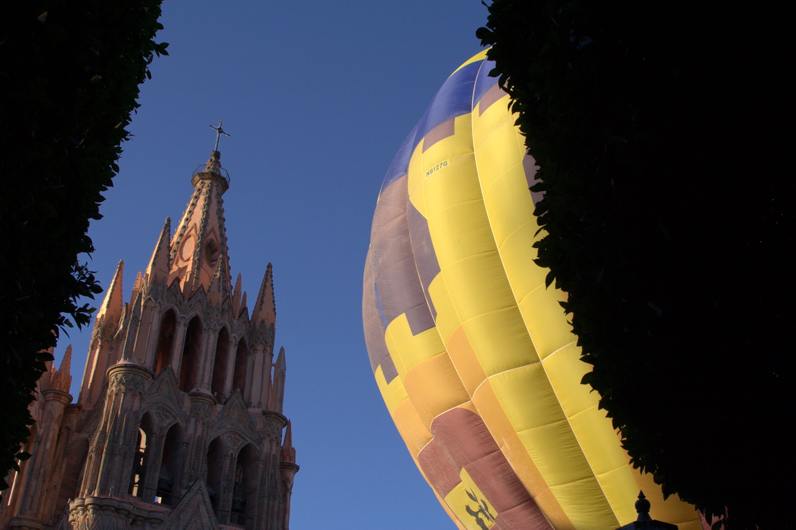 [IMG_2723 Hot air balloon in San Miguel de Allende[2].jpg]
