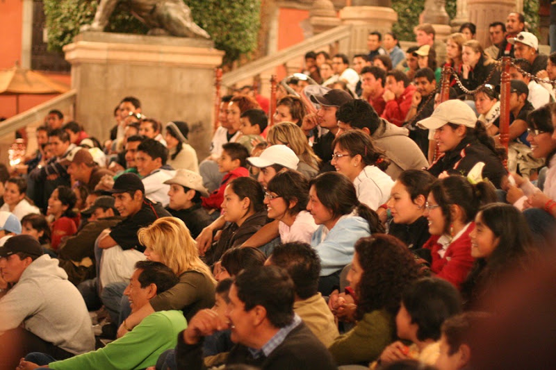 Guanajuato crowd in Jardin de la Union