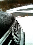 Ma belle, prise dans la neige sur mon lieu de travail...
