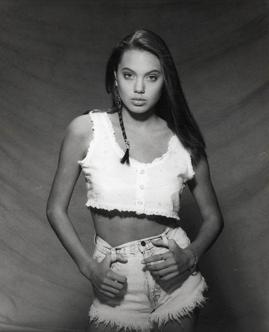 [Angelina Jolie 15 years old bikini pics[2].jpg]