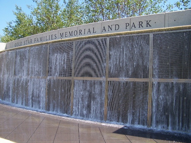 [Soldier Field memorial wall[5].jpg]
