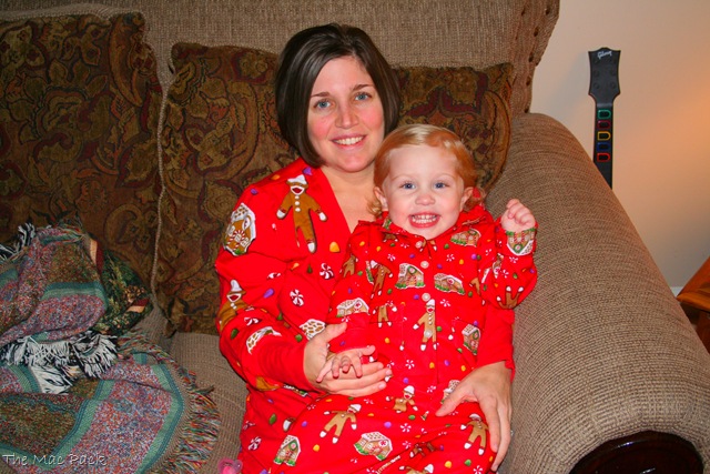 [20081204 - Savannah & Mommy in Christmas PJ's (2)[12].jpg]