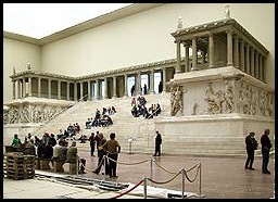 250px-Pergamonmuseum_Pergamonaltar