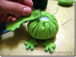 artemelza - sapo de fuxico e feltro artemelza - sapo de fuxico e feltro