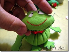 artemelza - sapo de fuxico e feltro artemelza - sapo de fuxico e feltro