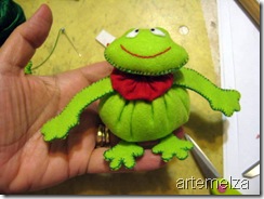 artemelza - sapo de fuxico e feltro artemelza - sapo de fuxico e feltro