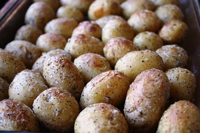 [roasted fingerling potatoes[5].jpg]