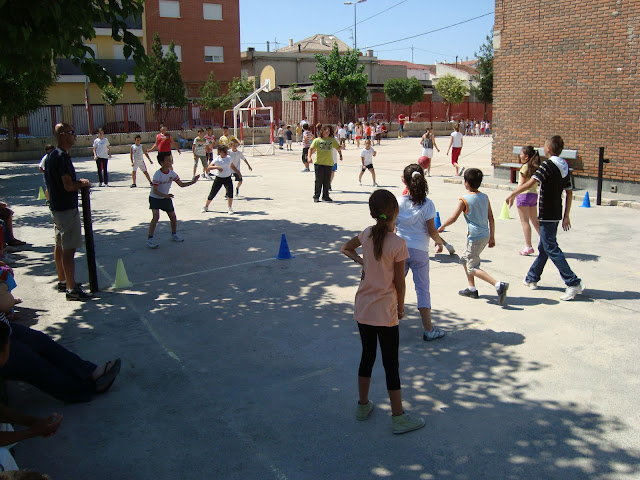Foto de alumnos en el patio