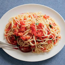 Spaghetti with Raw Tomatoes Recipe