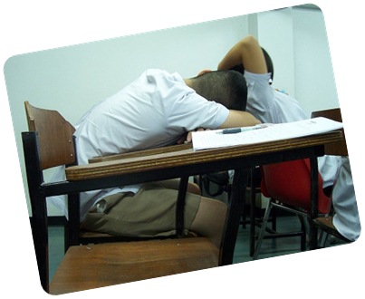 800px-Sleeping_students