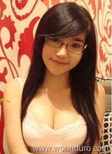 [Elly-5-218x300[5].jpg]