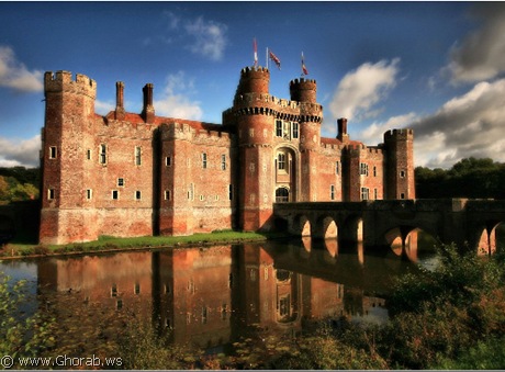 أجمل 42  قلعة  حول العالم Herstmonceux_castle%5B7%5D