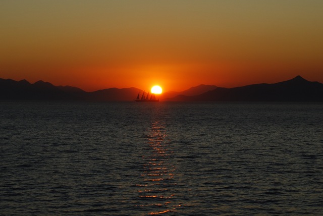 [boatsunset[4].jpg]
