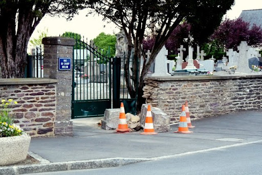 Accident-Saint-Erblon-Cimetiere3