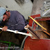 Remplissage d'une cuve à fermentation.