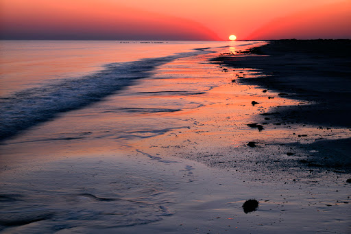 http://lh4.ggpht.com/_L9bu4glRPzY/R5Ll2hk_7II/AAAAAAAAAOE/4Q_UWu_X124/Sunset+Over+the+Gulf+of+Mexico,+Sea+Rim+State+Park,+Texas.jpg