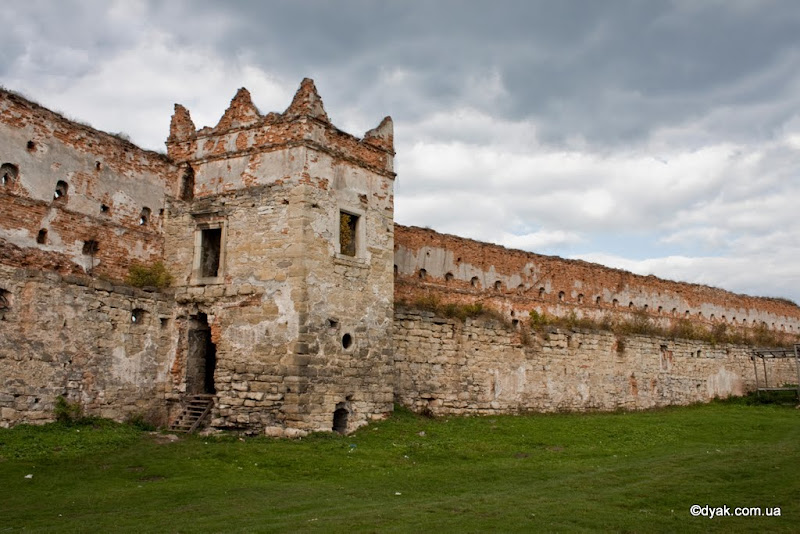 Руїни замку в Старому селі