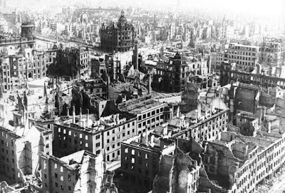 Dresda dopo il bombardamento Dresda dopo il bombardamento