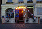 Der Flohzirkus beim Kleinkunstfest vor dem Eutiner Rathaus. (c) www.floh-circus.de