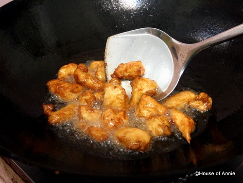 [fryingmarmitechicken2.jpg]