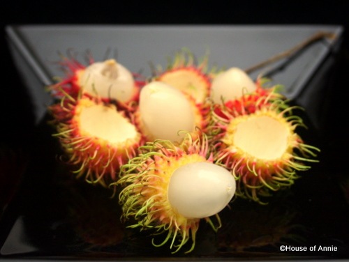 [peeled rambutans[2].jpg]