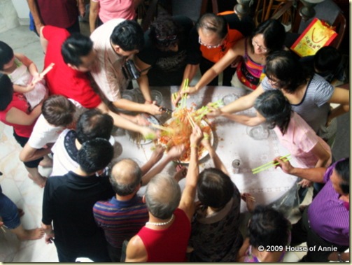 tossing the yee sang
