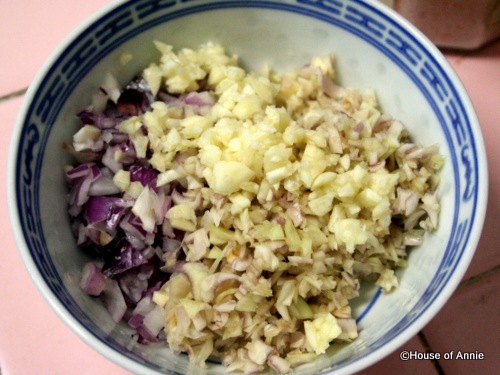 [minced shallots lemongrass and garlic[3].jpg]