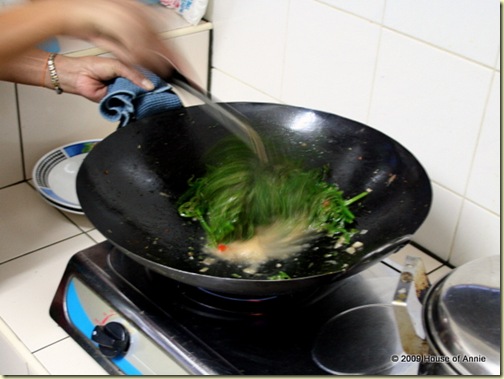 stir-frying paku