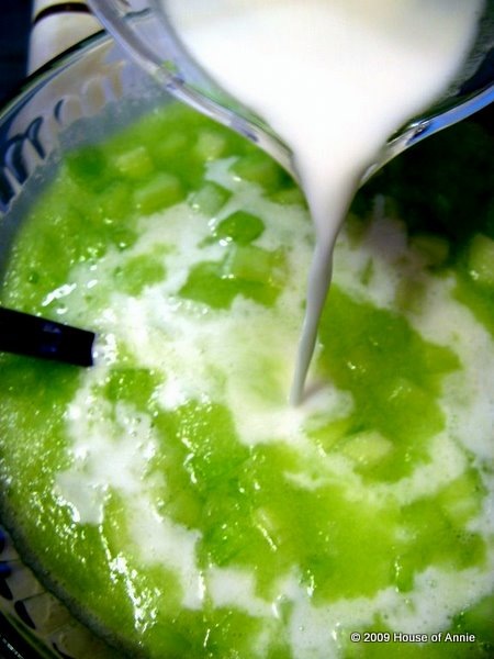 [drizzling coconut milk-copyright-2008-nathan-lau[3].jpg]